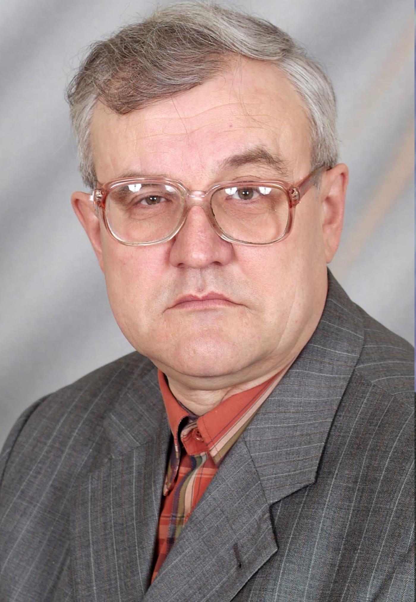 Емельянов Валерий Михайлович- лектор по физики