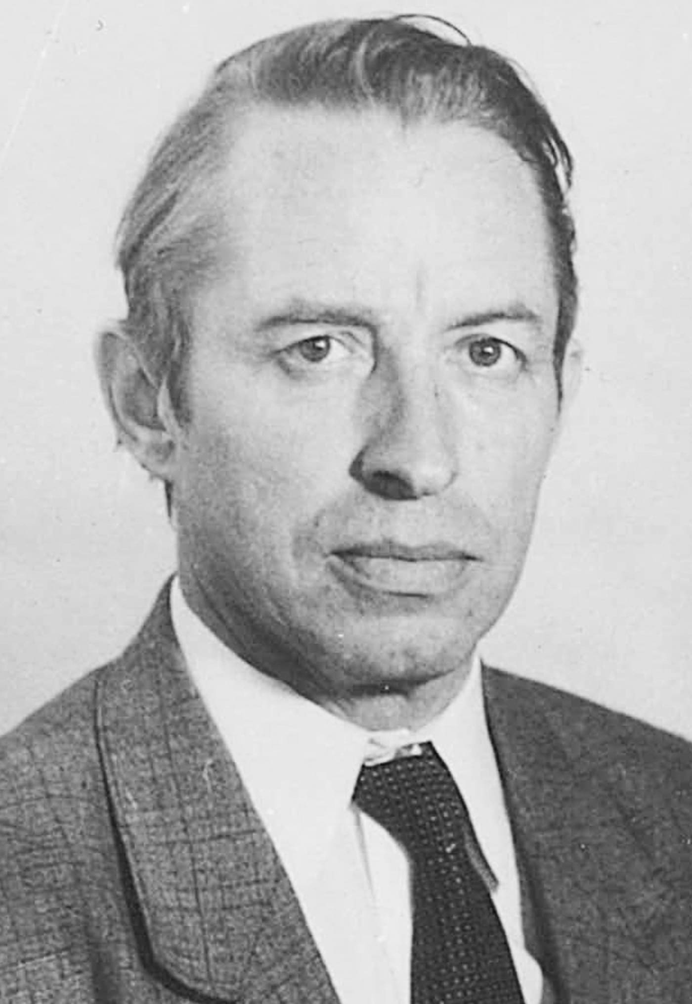 Качанов Адольф Владимирович- учитель физики